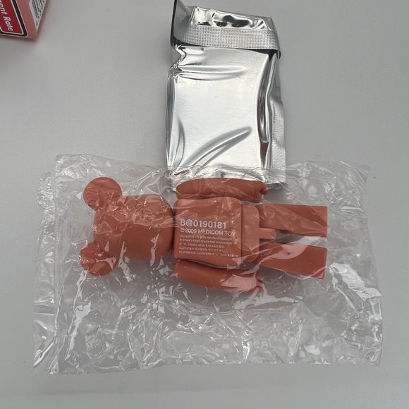 Bearbrick Series 19 Basic R Medicom 100% Figure - Picture 5 of 7